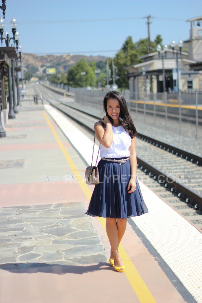 Navy pleated 2024 skirt h&m