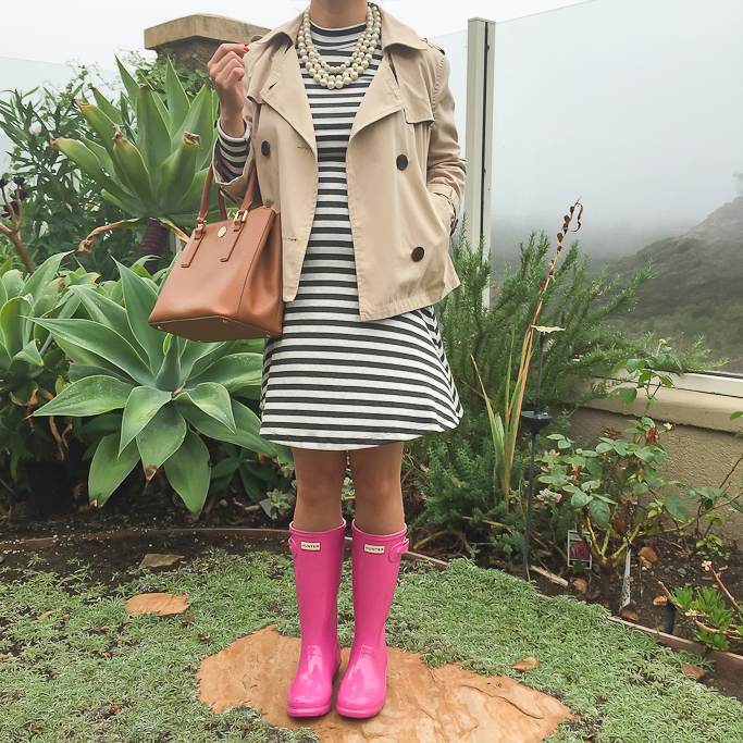 Forever 21 cropped trench coat, hot pink hunter boots, Hunter big kids lipstick pink boots, Hunter boots for petites, Nordstrom Lush long sleeve knit dress, Tory Burch Robinson mini tote