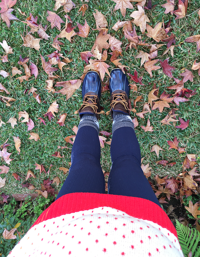 Mdocloth Oh snow cozy sweater, Modcloth navy textured tights, snowflake socks, Sperry duck boots