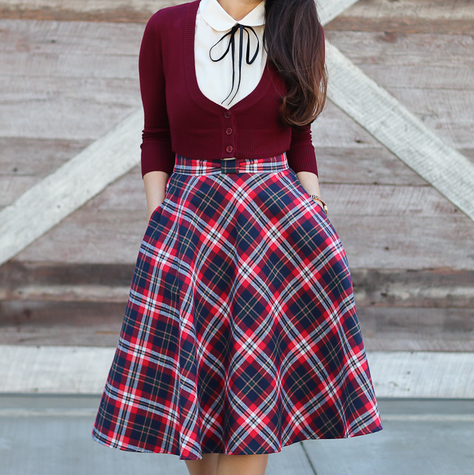 modcloth-dream-of-the-crop-cardigan-in-wine-modcloth-feedback-at-it-sleeveless-top-in-cream-modcloth-potluck-hostess-midi-skirt-in-red-modcloth-posh-particulars-clutch-in-merlot-4-2