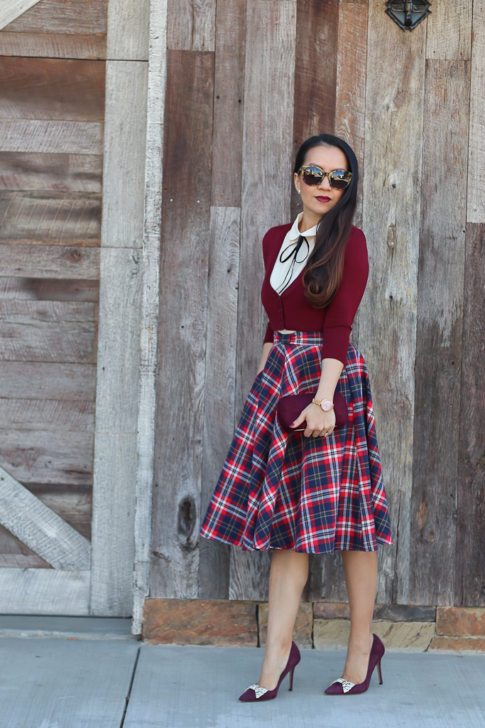 modcloth-dream-of-the-crop-cardigan-in-wine-modcloth-feedback-at-it-sleeveless-top-in-cream-modcloth-potluck-hostess-midi-skirt-in-red-modcloth-posh-particulars-clutch-in-merlot-5-2