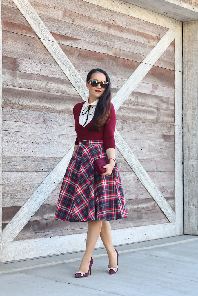 modcloth-dream-of-the-crop-cardigan-in-wine-modcloth-feedback-at-it-sleeveless-top-in-cream-modcloth-potluck-hostess-midi-skirt-in-red-modcloth-posh-particulars-clutch-in-merlot-7-2