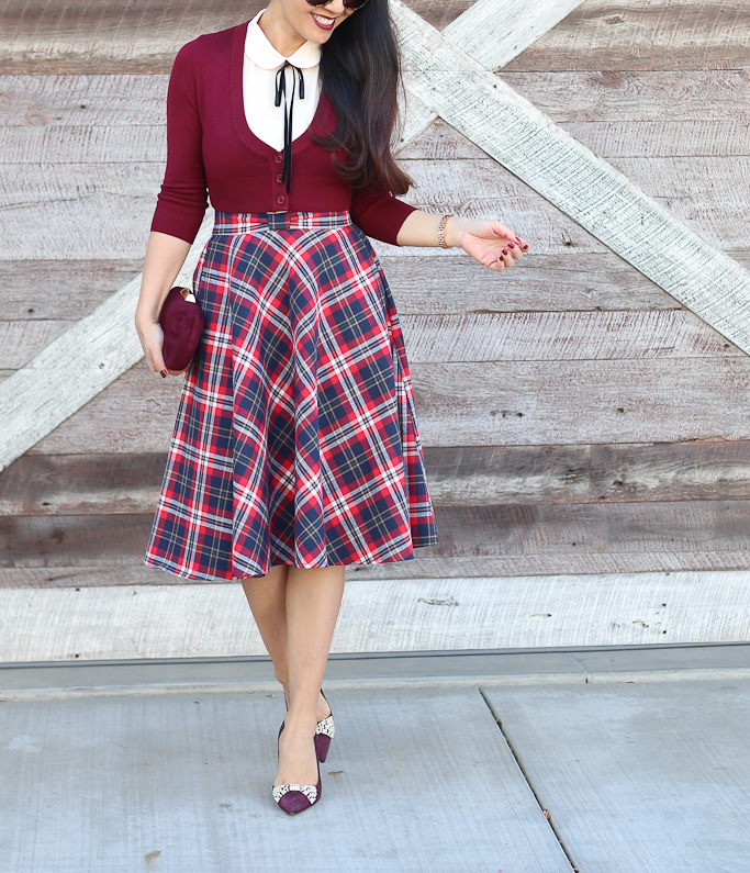 modcloth-dream-of-the-crop-cardigan-in-wine-modcloth-feedback-at-it-sleeveless-top-in-cream-modcloth-potluck-hostess-midi-skirt-in-red-modcloth-posh-particulars-clutch-in-merlot-8