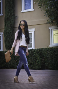 casual weekend outfit pink cardigan distressed jeans