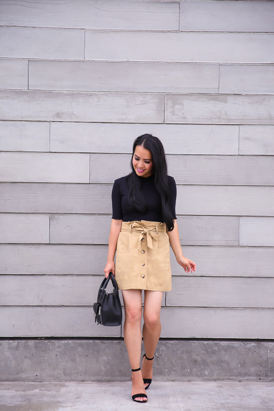 khaki paperbag skirt black strappy sandals black lettuce edge top fall outfit