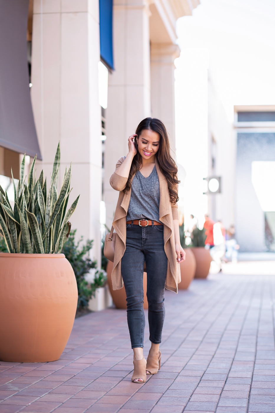 petite gray jeans gray tee gucci soho disco bag casual weekend outfit drapey camel cardigan