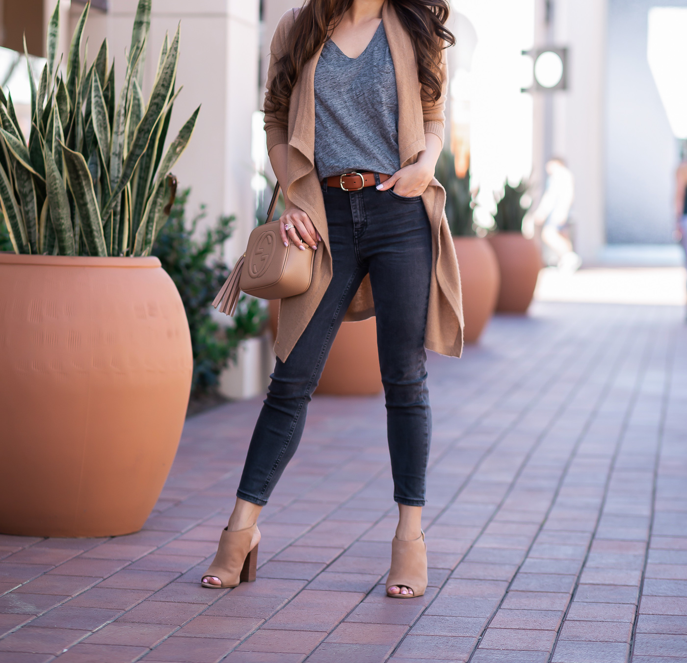 Casual Weekend Outfit Petite Gray Jeans Basic Tee