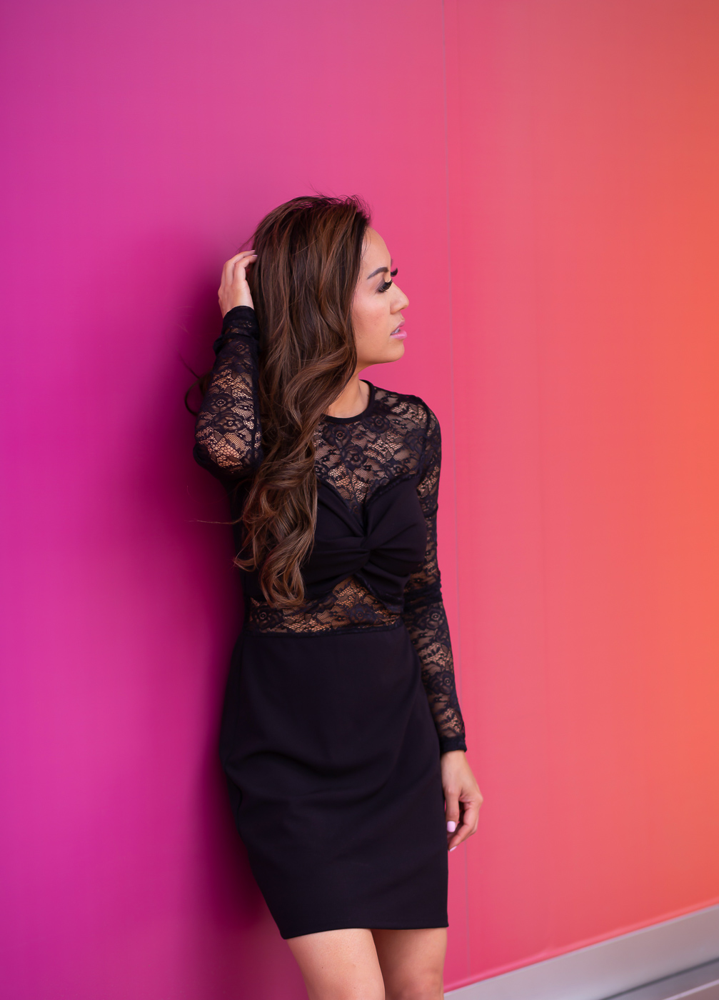 Knotted lace bodycon dress