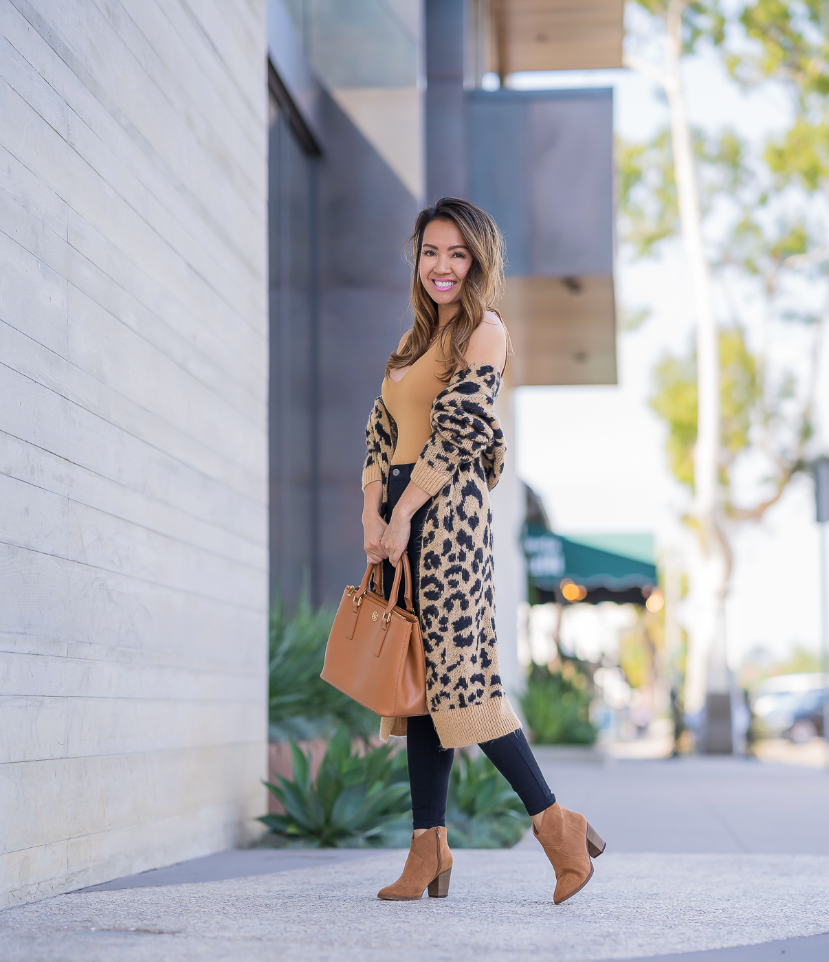 outfit with beige booties